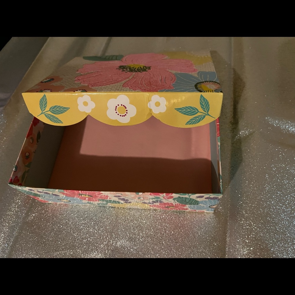 FLORAL DECORATIVE BOX - Picture 2 of 3